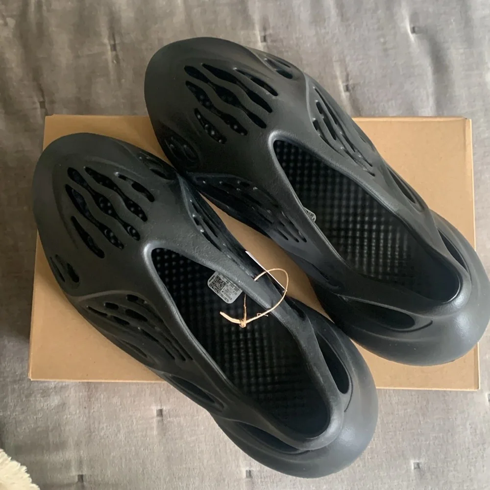 Yeezy Foam RNR - Picture 4 of 10